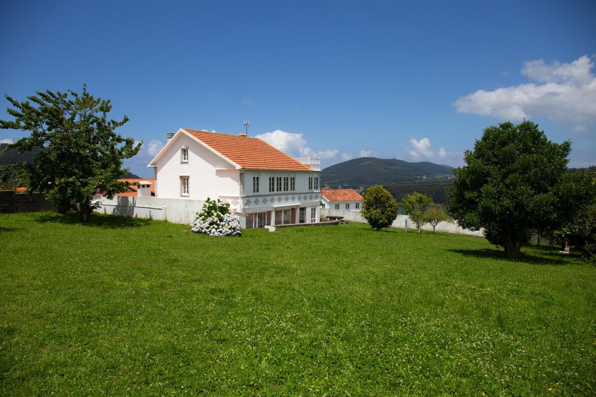 Beachfront Surf & Holiday House, Charming & Quiet Villarrube Экстерьер фото